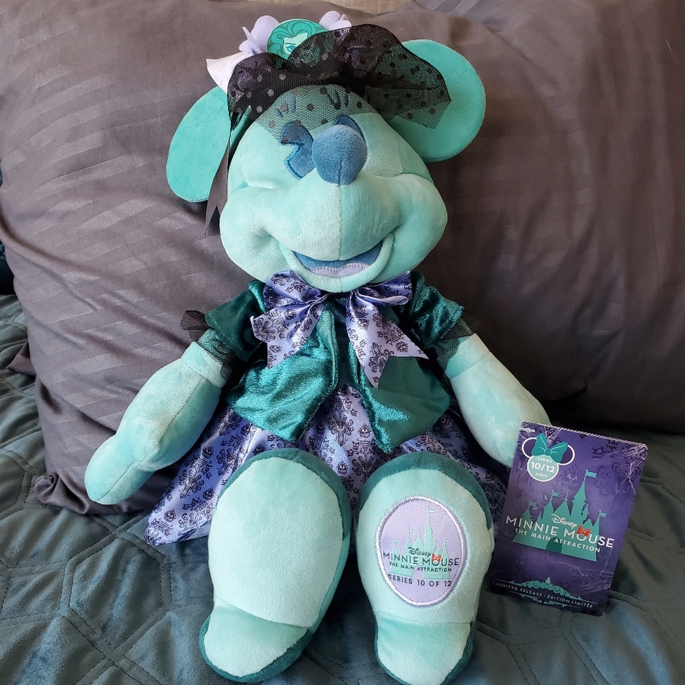 NWT Minnie Mouse Main Attraction Haunted Mansion Plush Series 10/12 Limited